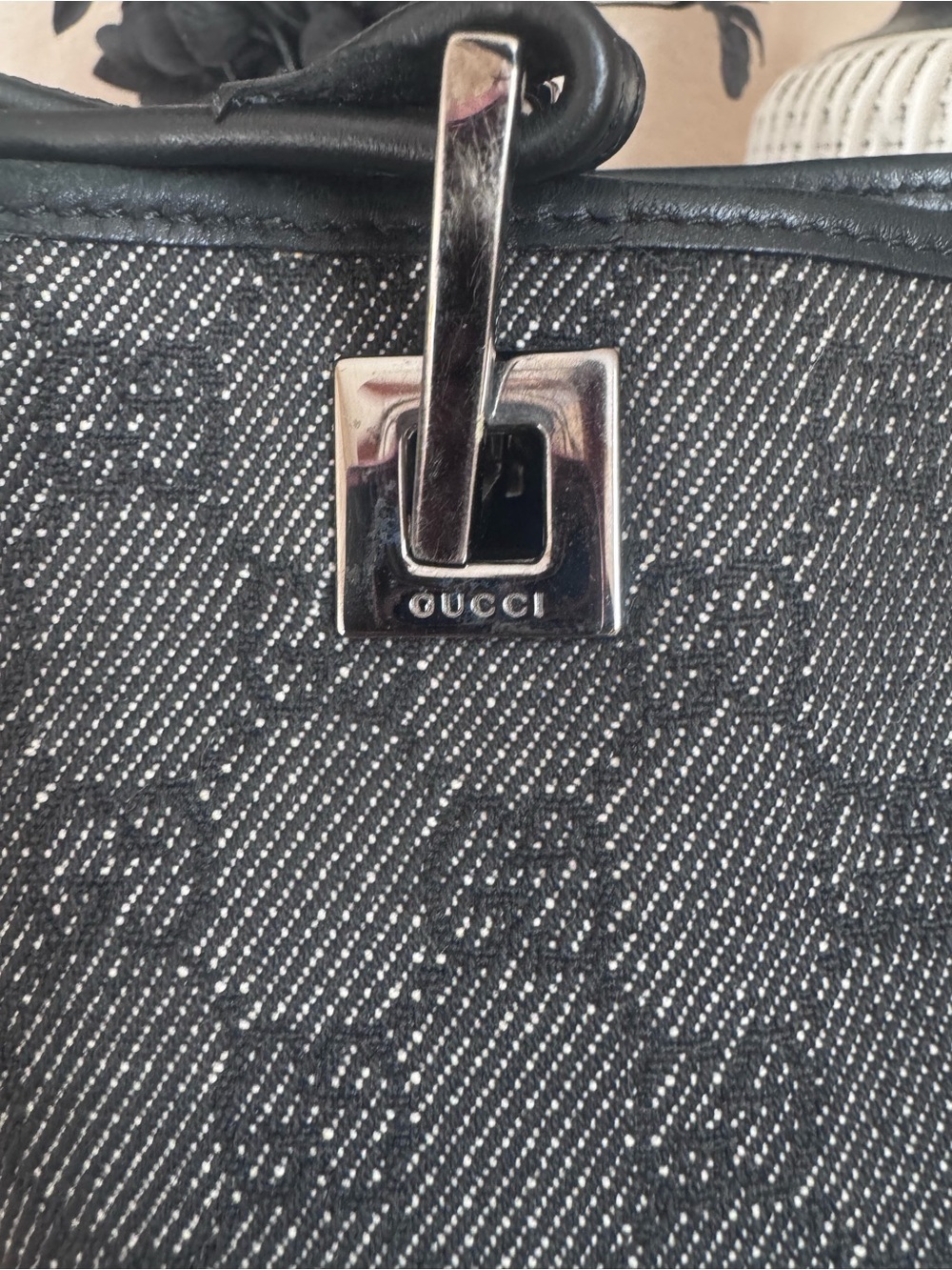 Gucci 1990s quiet classic luxury vintage bucket handbag, Italy, Authentic 31244 - Picture 2 of 16